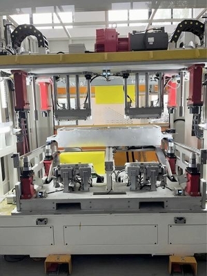 380V ホットプレスカバーマシン 自動車ドアパネル メダリオンの部分 柔らかいラミネーション